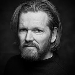 johannes_kaiser_fotograf_portrait_300x300px_sw